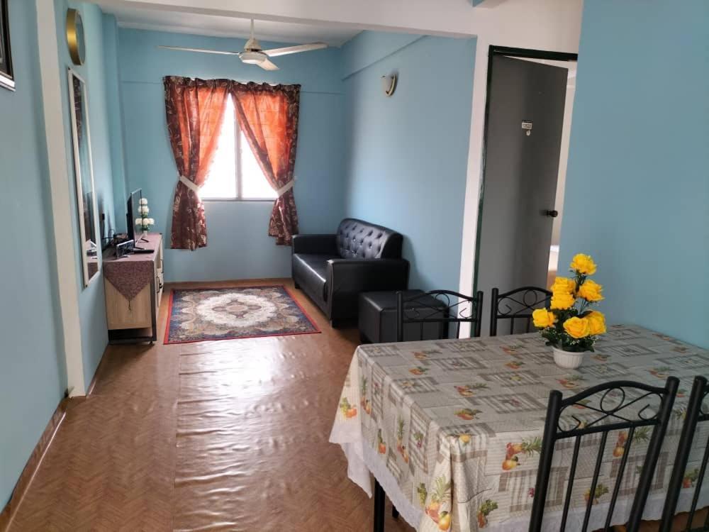 Khairul Homestay Pangsapuri Sutera Seberang Jaya Kampong Telok  Экстерьер фото